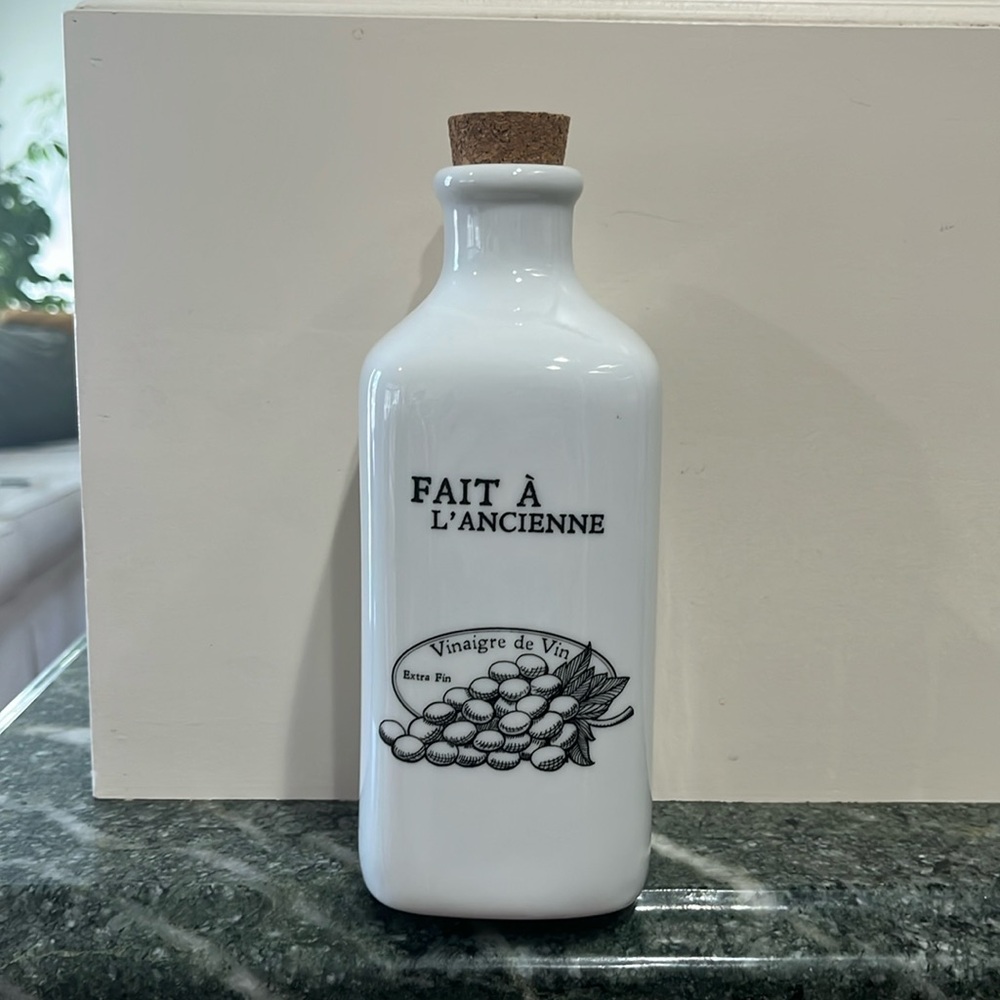 Fitz and Floyd vinegar bottle nwt